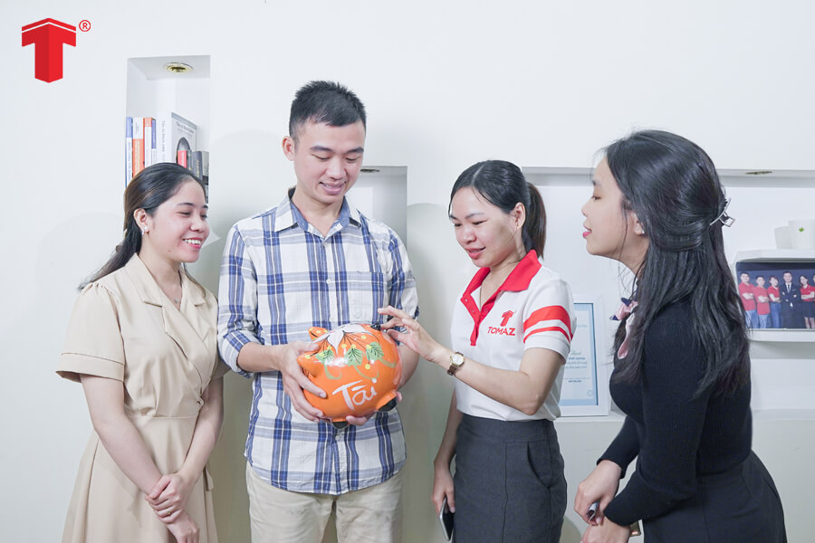 Nhân sự TOMAZ “gieo hạt” theo tinh thần tự nguyện mọi lúc, mọi nơi.