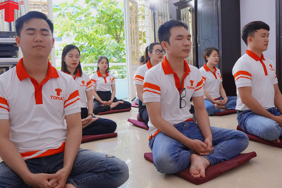 Văn hoá thiền được diễn ra vào 13h30-14 giờ mỗi ngày tại TOMAZ